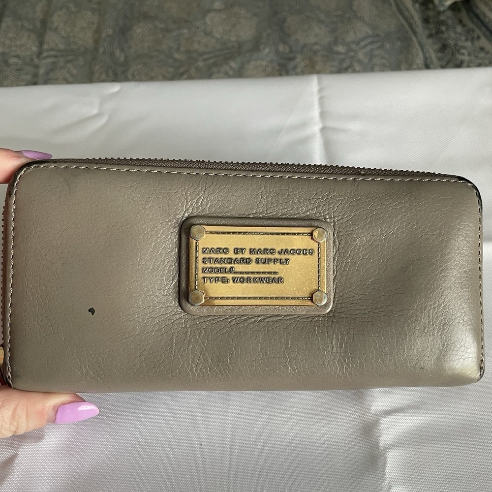 Marc By Marc Jacobs Tan Beige Zippered Long Wallet Pebbled Leather Gold Plate